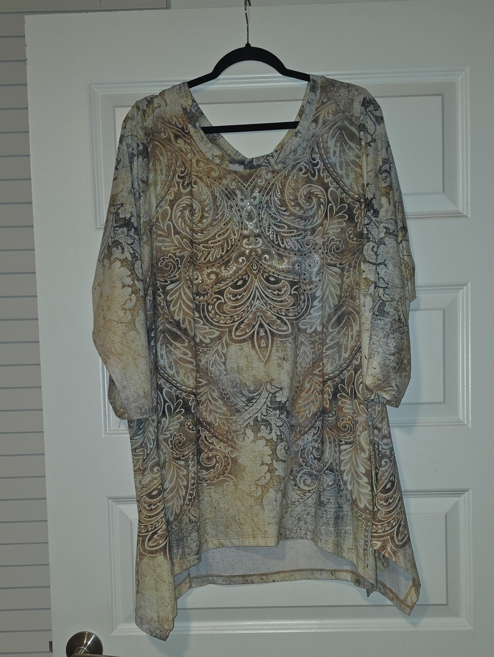 Women’s V-Neck Paisley Tunic Top in Beige and Taupe W/ Rhinestones
